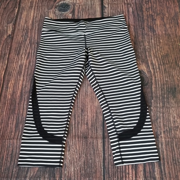 Calvin Klein Performance Striped Leggings - Picture 15 of 16